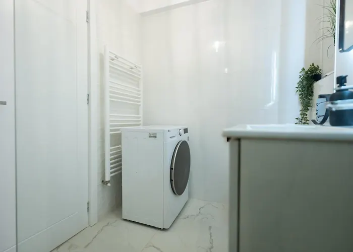 The Essence By Blvd 8b7 - Premium Luxe